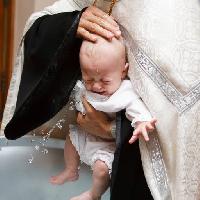 Pixwords Bildet med baby, prest, far, rop, gråt, vann Irina Lyulko (Ajni)