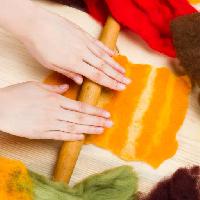Pixwords Bildet med hender, kokk, matlaging, baking, rød, oransje, stick, tre Natallia Khlapushyna (Chamillewhite)