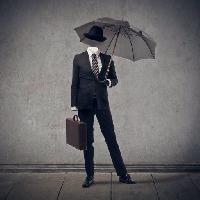 Pixwords Bildet med paraply, mann, dress, koffert, grå Bowie15