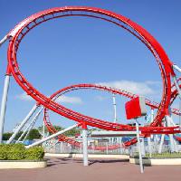 Pixwords Bildet med rollercoaster, tog, jernbane, spor, rød, himmel, park Brett Critchley - Dreamstime