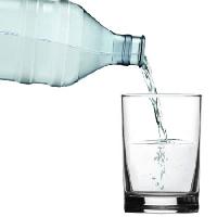Pixwords Bildet med vann, glass, flaske Razihusin - Dreamstime