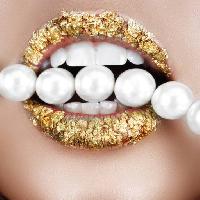 Pixwords Bildet med munn, perle, perler, tenner, gull, lepper, golden, kvinne Luba V Nel (Lvnel)