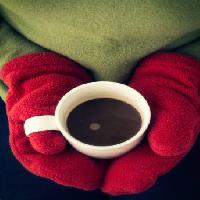 cup, kaffe, kaffe, hender, røde, hansker, grønt Edward Fielding - Dreamstime