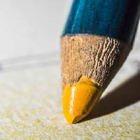 Pixwords Bildet med gul, fargestift, penn, blyant, skrive Radub85 - Dreamstime