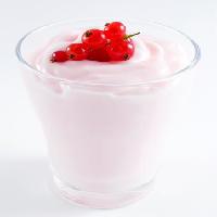Pixwords Bildet med yoghurt, smoothie, røde, hvite, glass, drikke, druer Og-vision - Dreamstime